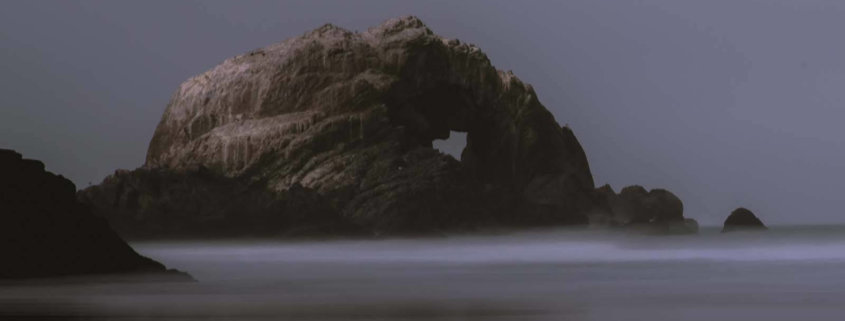 Herz im Fels am Meer