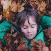 Herbst Kind Entspannung Laub Lebensfreude Agni Verlag Herbst 2020