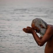 Rituelles Bad zur Reinigung von Körper und Seele